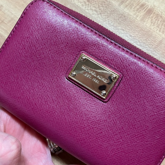 Michael Kors Jet Set Wrislet Wallet - Picture 5 of 7